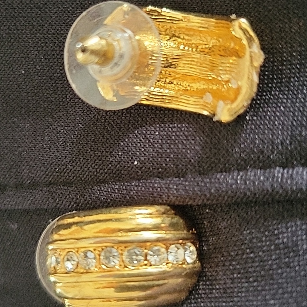 Elegant Gold Women's Earrings - Picture 2 of 4